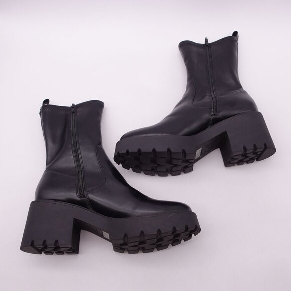 NWOB DV Dolce Vita Women's Tale Lug Sole Leather Ankle Boots in Black Size 10 - Picture 2 of 9